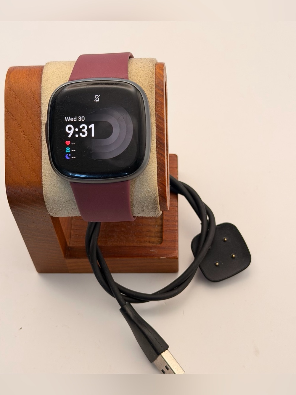 Fitbit Versa 4, Tested, Excellent, Charger Included, Smartwatch, New band